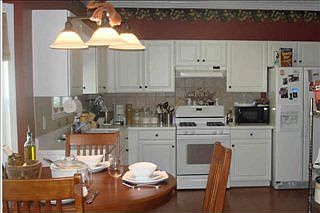Spacious Kitchen with breakfast room