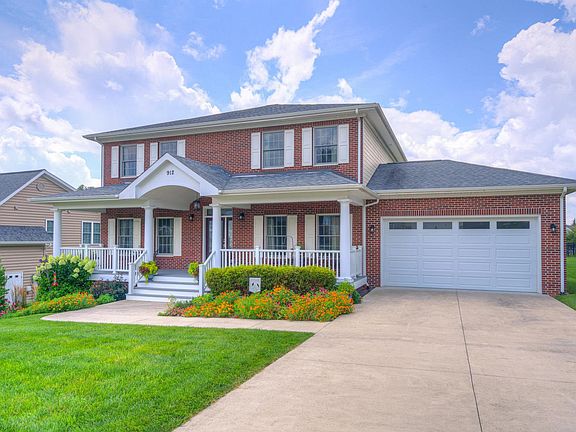 3rd image of 912 Willard Dr