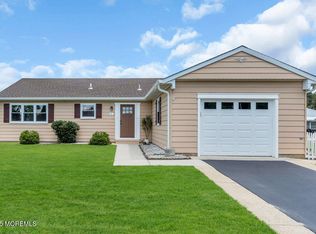 3 Andover Ct, Toms River, NJ 08757