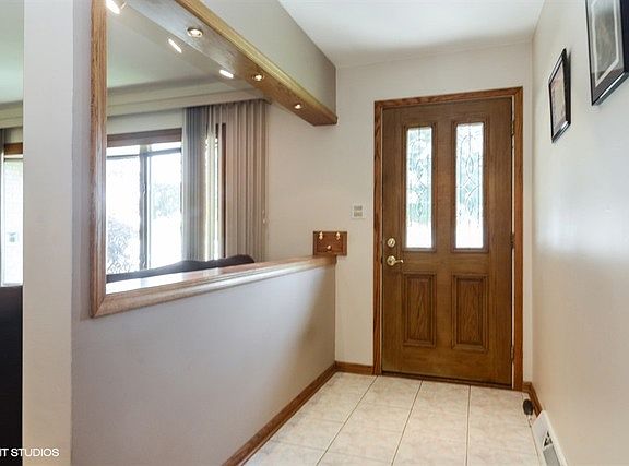 3rd image of 1010 Howard Ave