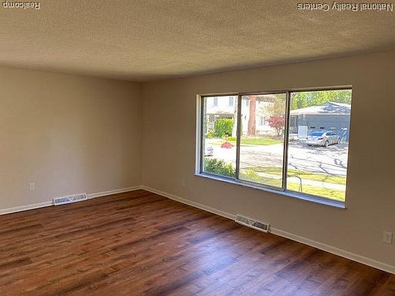 4th image of 903 Roselawn Dr
