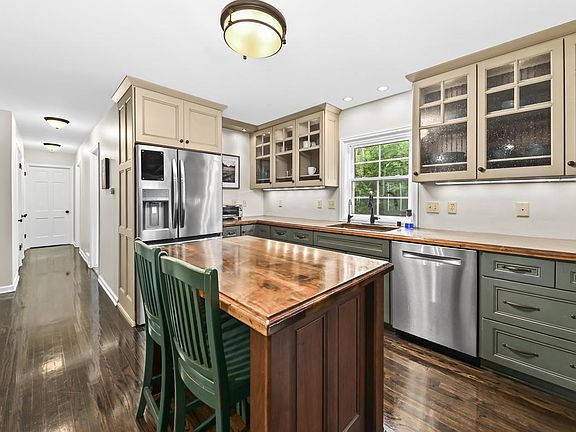 4th image of 123 W Glenview COURT