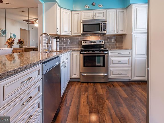 3rd image of 1678 Thornwood Dr