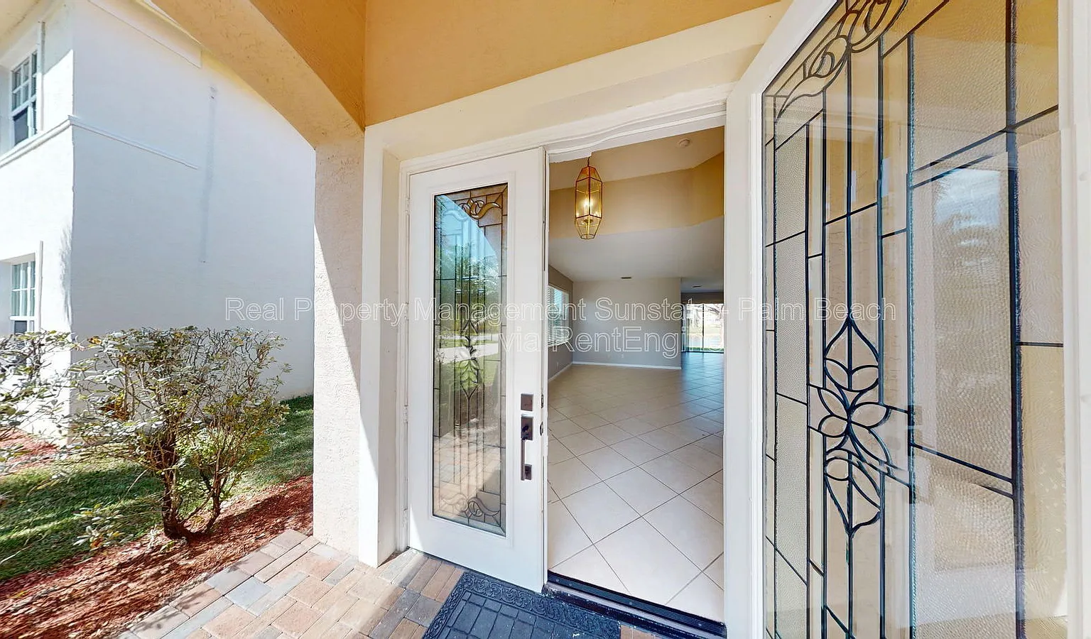 4 bed, 3.0 bath, 2406 sqft, $3,350 — Photo 2