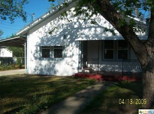 613 N Cherry St, Seguin, TX 78155