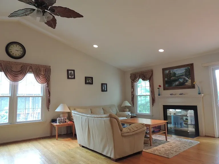 13813 Mustang Hill Ln — Photo 6