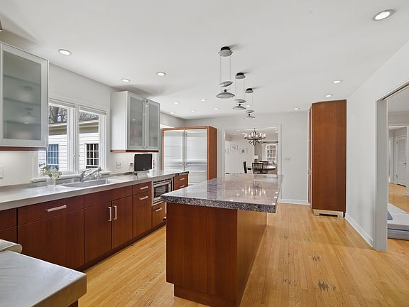 4th image of 1694 Clendenin Ln