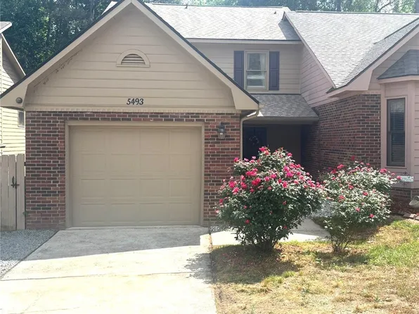 5493 Robmont Dr, Fayetteville, NC 28306