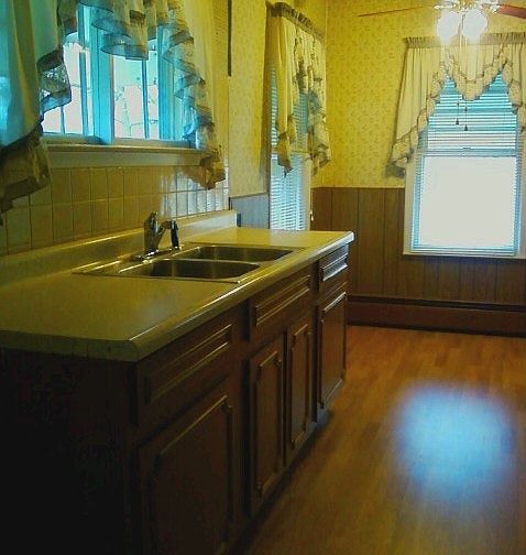 Kitchen & breakfast nook