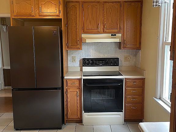 3rd image of 35 1st Ave