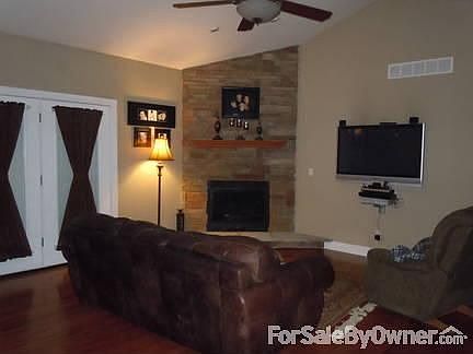 LIVING ROOM
						:
						19 1/2FT X 171/2FT PLUS 14FT X 7 1/2FT FOYER