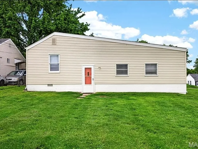 1033 Perry St — Photo 4
