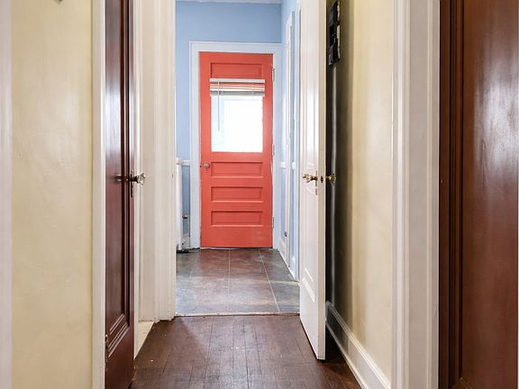 5th image of 884 Beaconsfield Ave Floor 2