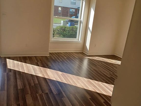 5th image of 338 Cherrydale Ave