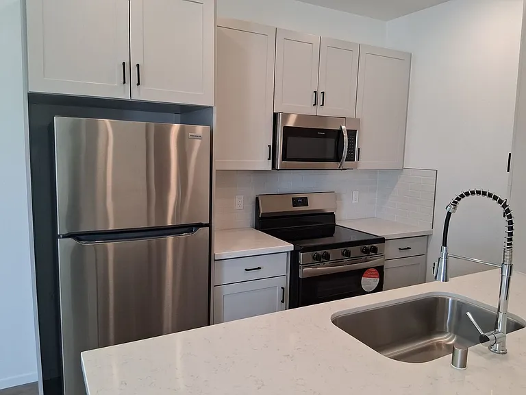 2040 N Highland Ave — Photo 28
