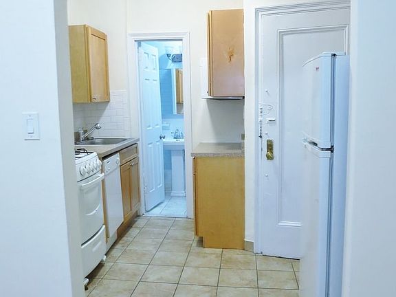 4th image of 1606 1st Ave APT 5B
