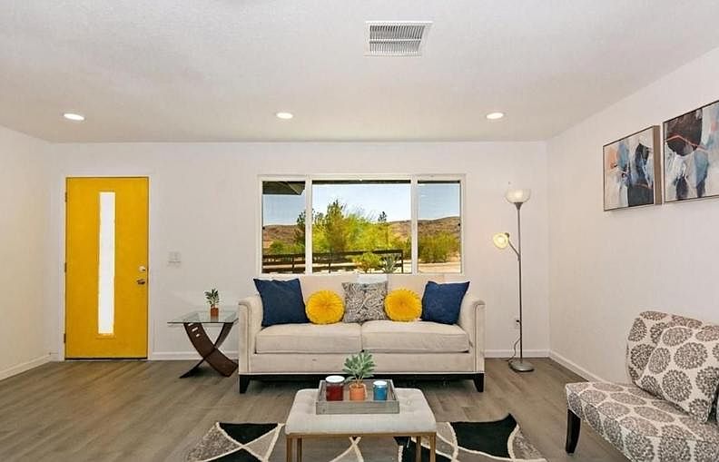 2nd image of 61754 Calle Los Amigos Ave