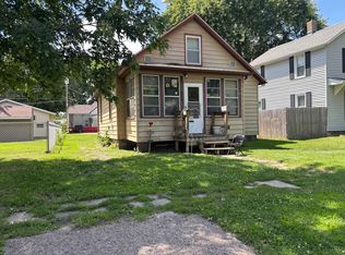 747 20th St, East Moline, IL 61244