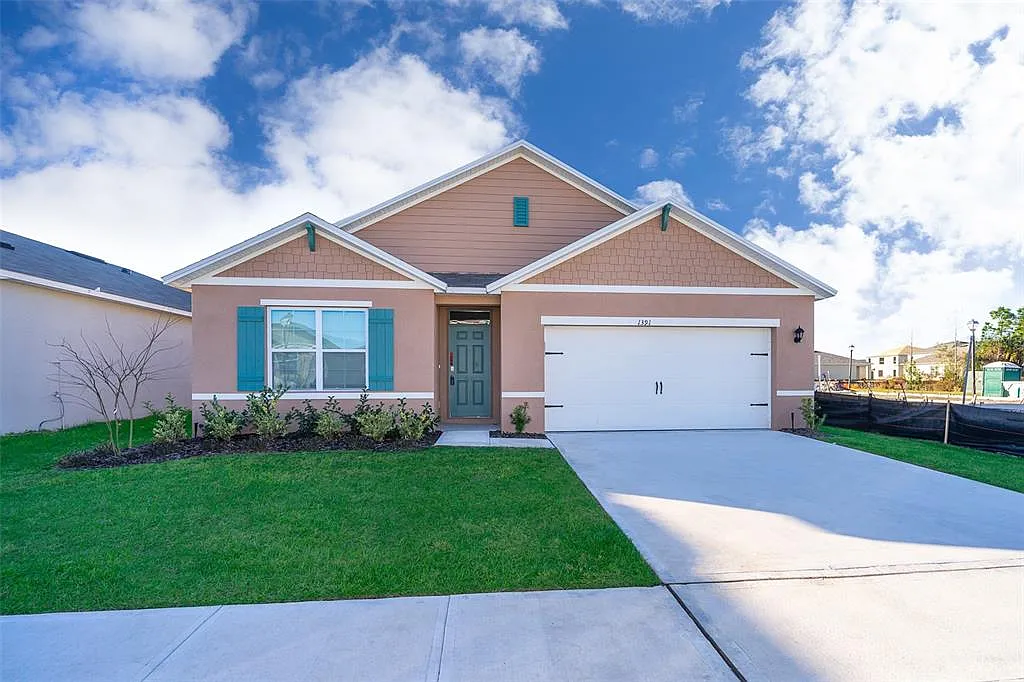 4 bed, 2.0 bath, 1851 sqft, $2,050 — Photo 2