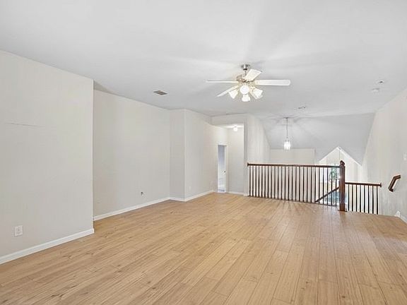 4th image of 13744 Salmon Dr