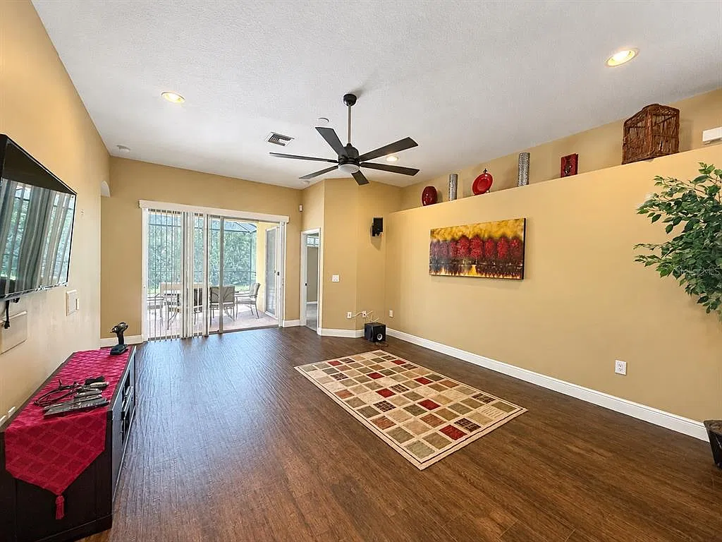 4 bed, 2.0 bath, 2060 sqft, $2,700 — Photo 4