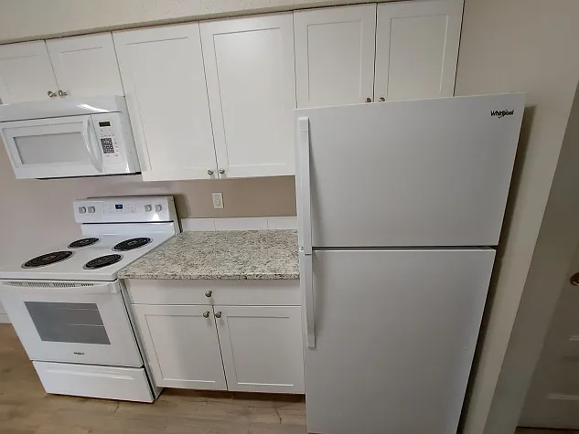Beautiful 1 Bedroom Unit in Parkvale! — Photo 3