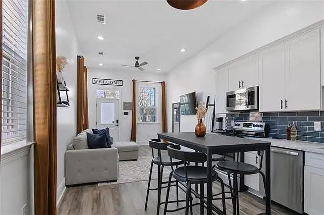 2 bed, 2.0 bath, 901 sqft, $1,550 — Photo 3