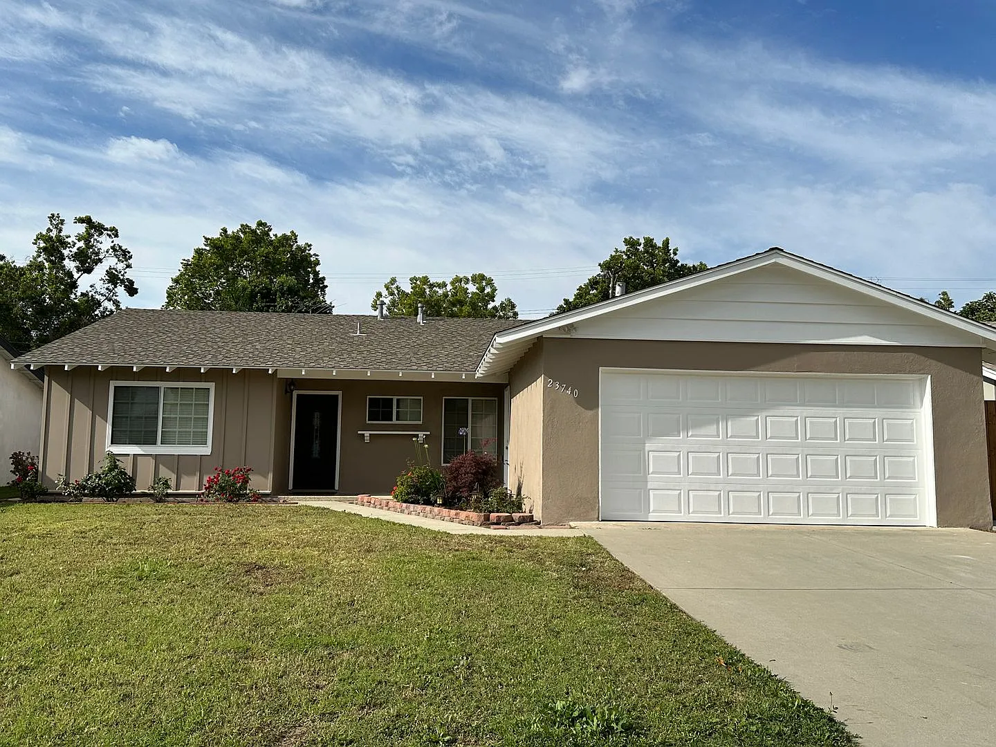 Stunning West Hills 3+2 Completely Remodeled — Photo 1