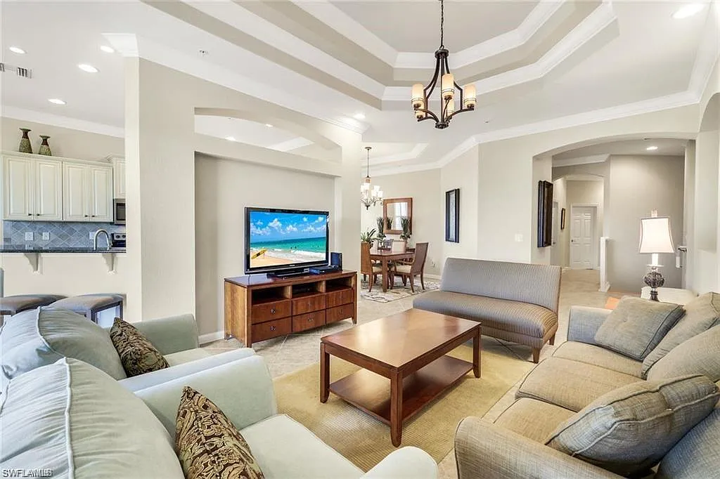 4 bed, 2.5 bath, 2297 sqft, $9,000 — Photo 4
