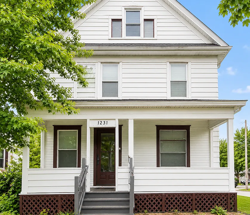 1231 8th St SE