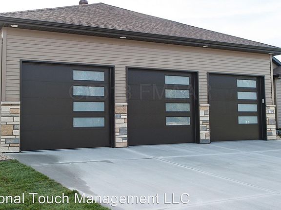 3rd image of 3701 Houkom Dr E