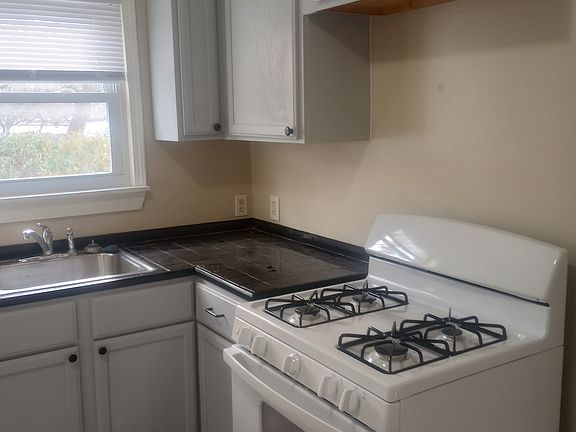 2nd image of 19 Woonasquatucket Ave Floor 1