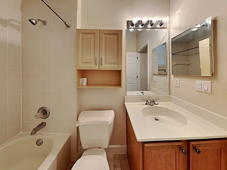 589 Errol Pkwy — Photo 18