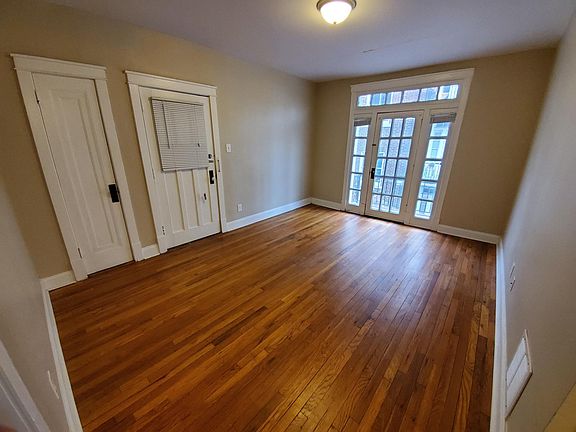 3rd image of 2624 S Kingshighway Blvd APT 2S