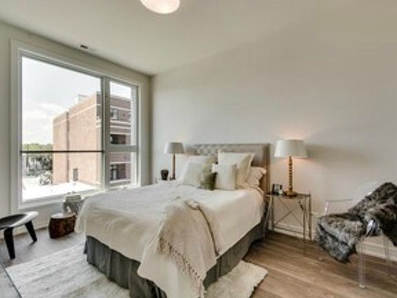4th image of 4421 N Clark St #204