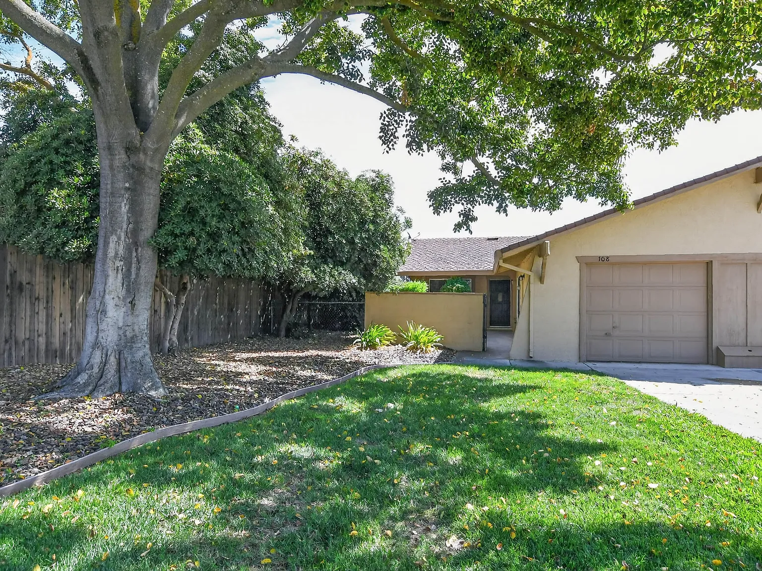 2 bed, 952 sqft, $2,050 — Photo 1