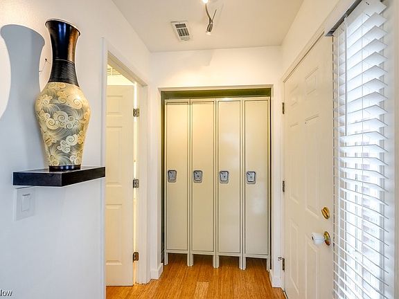 3rd image of 8731 Quailridge Ct