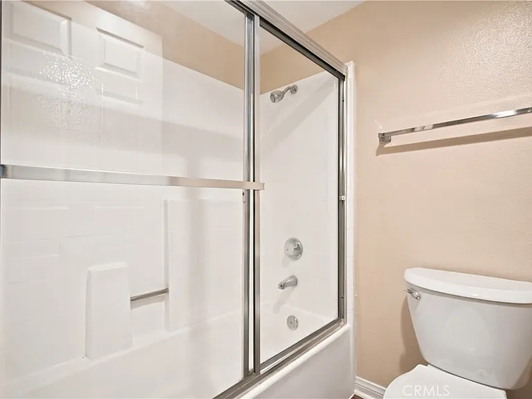 5540 Owensmouth Ave #306 — Photo 21