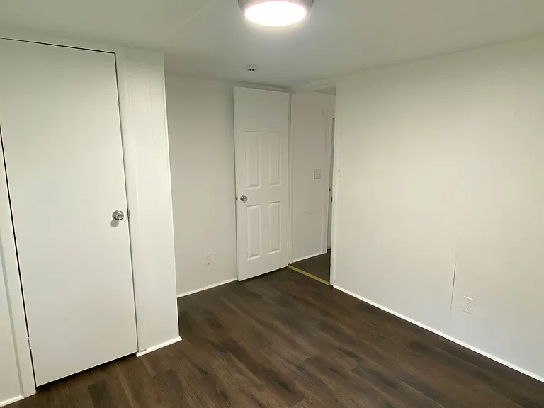1120 Starke Ave — Photo 3