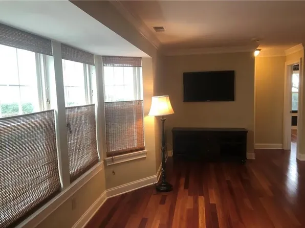 44 Greenview Ln #44, Milford, CT 06461