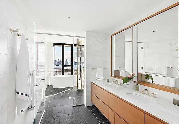 4th image of 100 Vandam St #14B