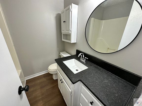5th image of 402-404 W 25th St