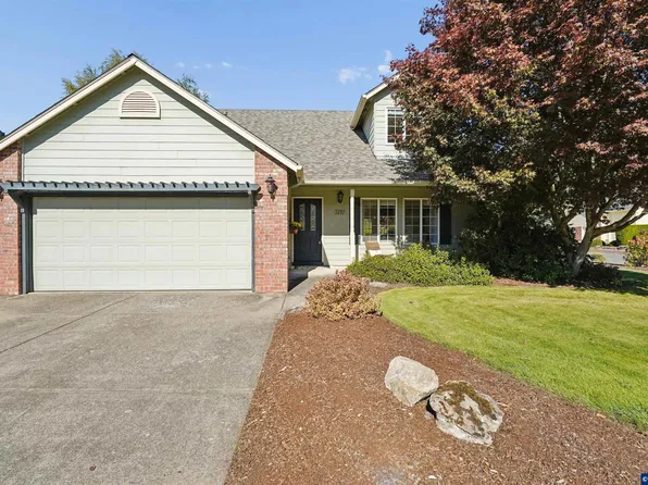 1481 E Burnett St, Stayton, OR 97383