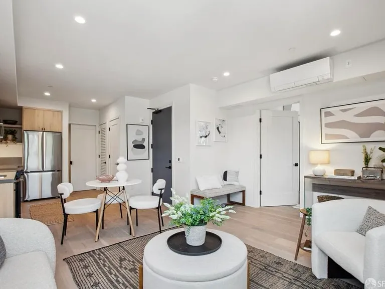 986 S Van Ness Ave #201 — Photo 3