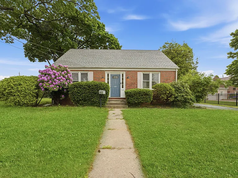 326 Tindall Ave — Photo 2