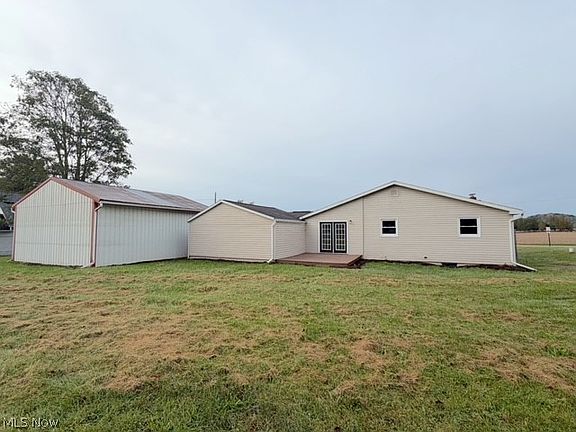 2nd image of 303 N Saint Clairsville Rd