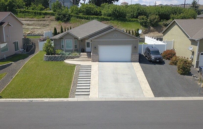1st image of 803 Braeburn Ct