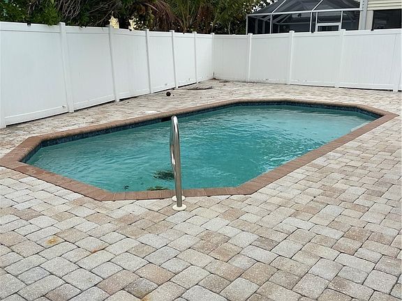 3rd image of 235 Miramar St