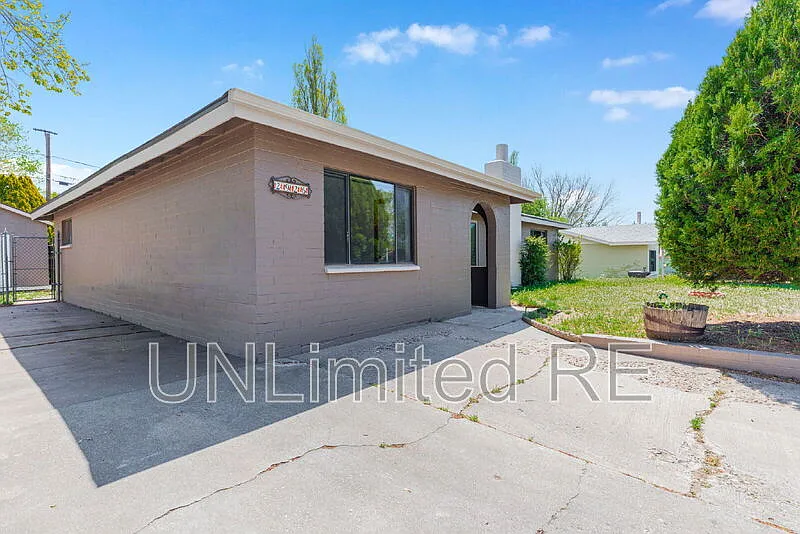 3 bed, 2.0 bath, 1552 sqft, $2,895 — Photo 4