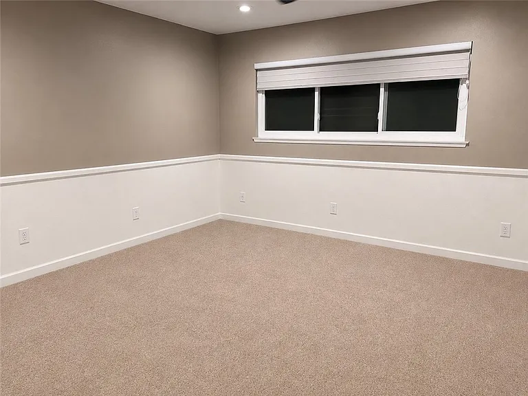 701 Longfellow Dr — Photo 9